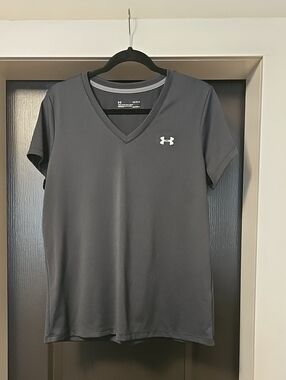 Under Armour Ladies Charcoal V-Neck Athletic Tee